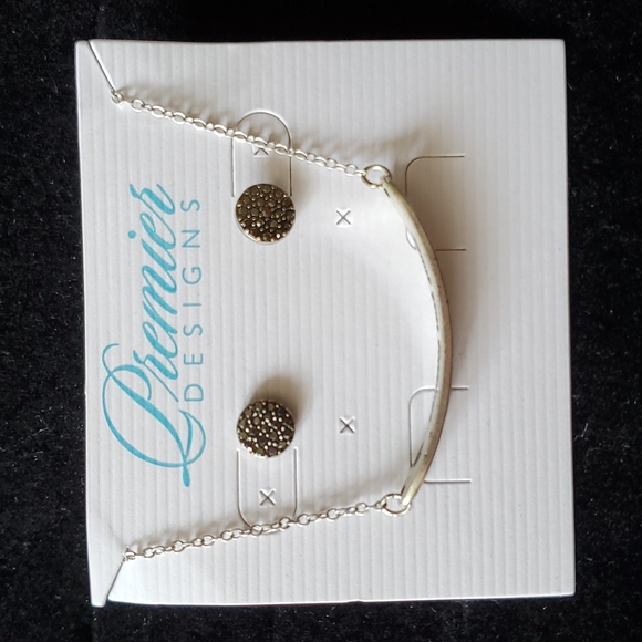 Premiere Designs earring and bracelet set - Picture 2 of 3